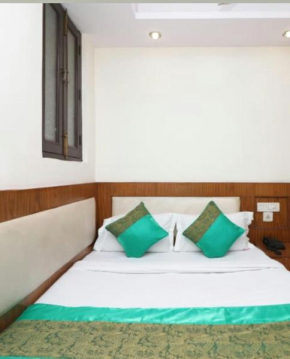 Deluxe mahesh inn near new delhi railway station